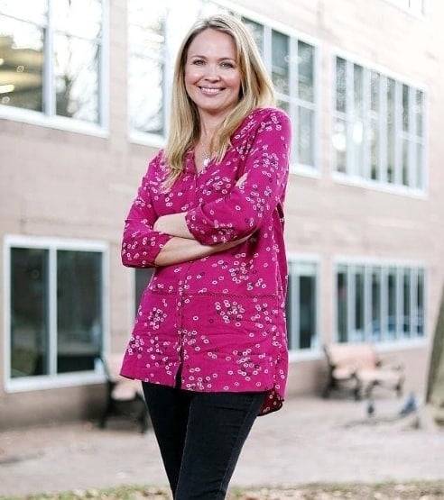 Lara Cox