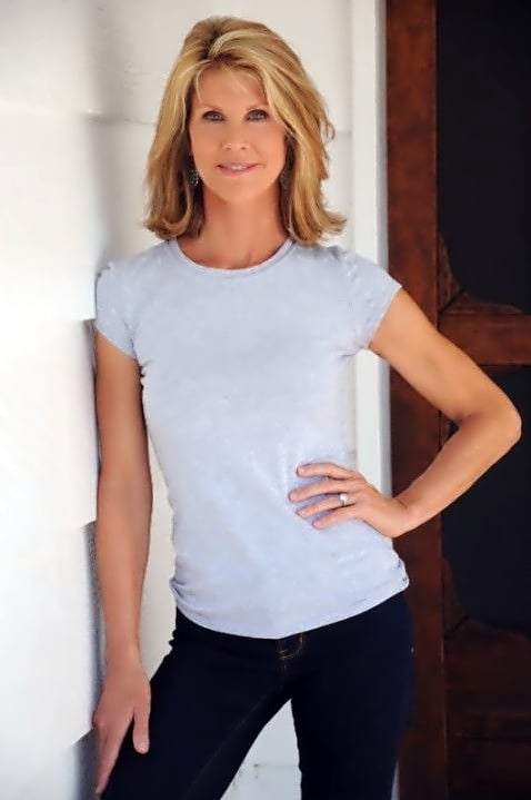 Leah Ayres