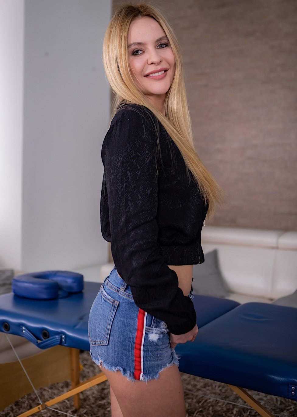 Tori Dakota